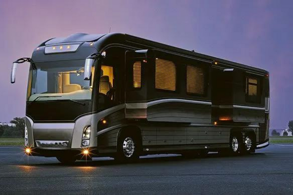 Luxury bus rental in Dubai